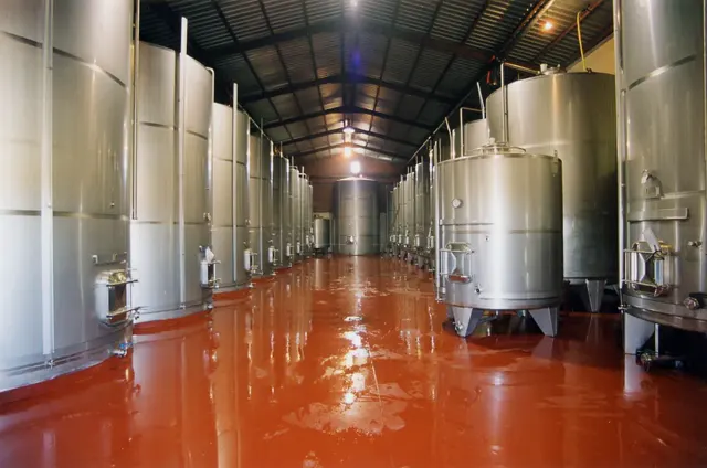 Sala de depósitos de la bodega